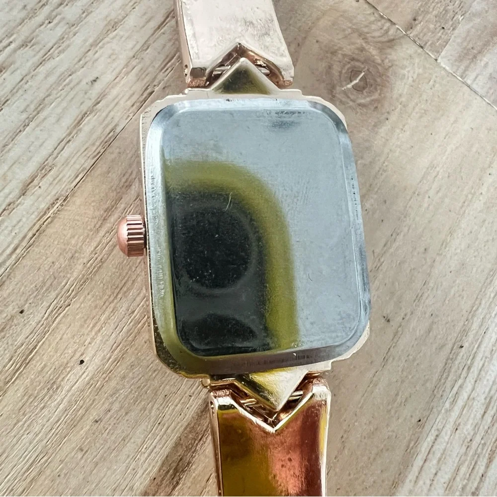 Ladies rose gold tone white enamel bracelet fashion watch NEW BATTERY